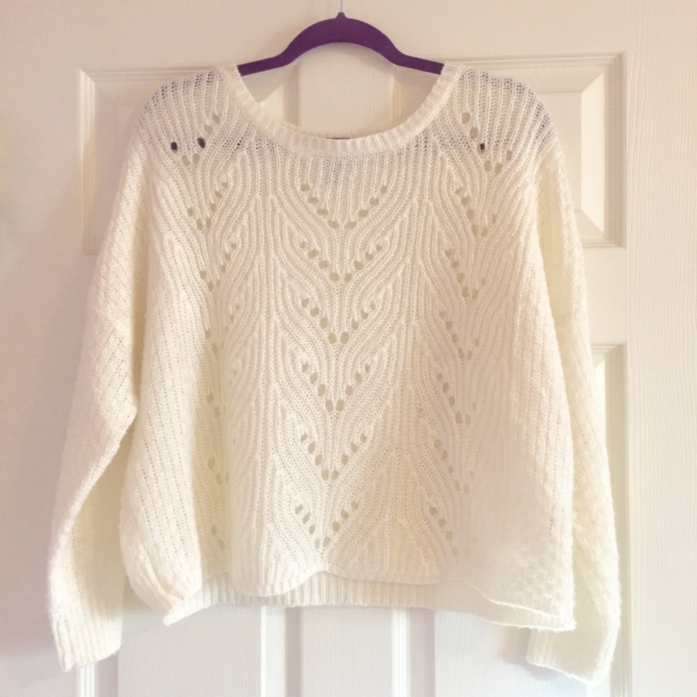Jessica Simpson off-white sweater